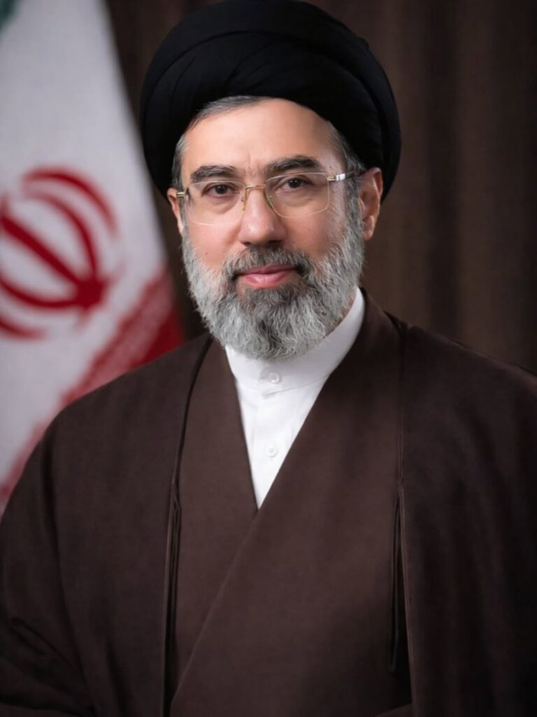 Mojtaba Khamenei, come si cambia per non morire